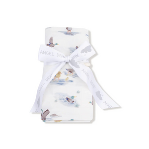 Migrating Mallards Swaddle Blanket from Angel Dear. Measures 45" x 45". Made from the famous Angel Dear bamboo material. Perfect for swaddling your infant every day.&nbsp;