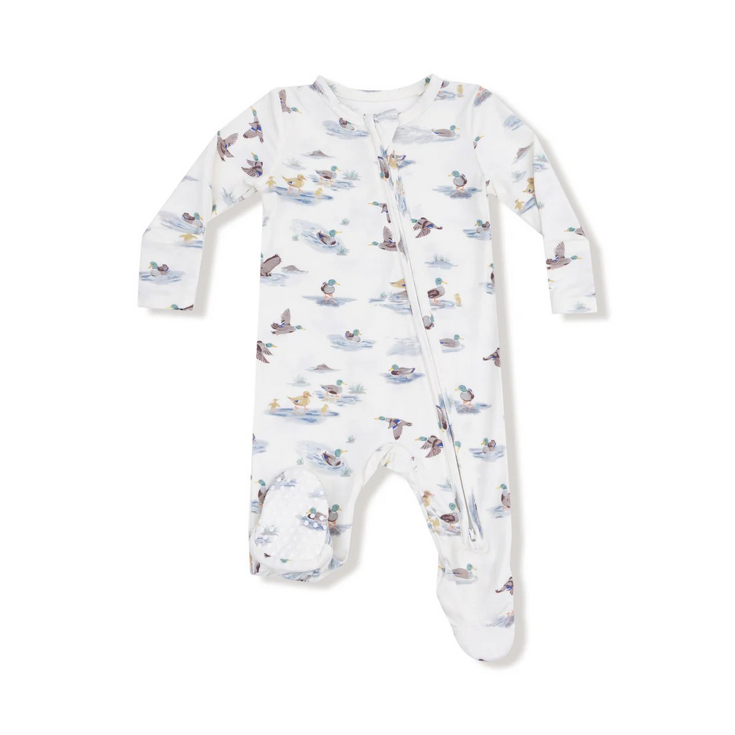 Wrap your baby in cozy comfort with the Migrating Mallards 2 Way Zipper Footie from Angel Dear. Crafted from soft, stretchy bamboo fabric, this footie ensures gentle warmth and flexibility all day and night. Its stylish migrating mallards print adds a timeless fall charm, making it perfect for every little adventurer. The convenient two-way zipper makes diaper changes quick and easy, so your baby stays comfortable and happy.
