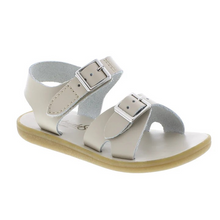 Load image into Gallery viewer, Footmates Tide Sandal for toddlers, the perfect spring-to-summer shoe for all occasions and events!

Adjustable hook-and-loop straps provide a custom fit for a charming water-friendly sandal your little one can wear to the beach, pool or splash pad.

Corrosion-resistant buckles
Slip-resistant sole
Textile upper and lining/rubber sole
