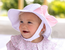 Load image into Gallery viewer, Our girls hat features an adjustable chin strap with an ultra-soft fastener and reverses to a solid white for maximum versatility. An Add-A-Bow slot lets you accessorize with your favorite Wee Ones bow (bow sold separately). UPF 50+ provides protection from the sun. 100% cotton.
