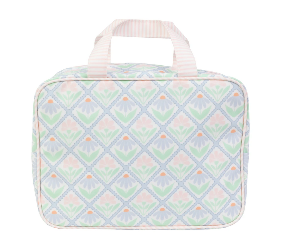 Clean, coated, and cute! Toys, snacks, hair tools, whatever you'd like - Pack it up and take it with you!

8