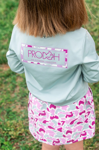 Meet the ultimate outdoor tee for adventurous girls and peace-of-mind moms! Girls' Pro Performance Long Sleeve T-shirt in Blue Surf with Pink Camo is made to move, protect, and play all day. Featuring our signature PRODOH logo with a pink camo border and 
