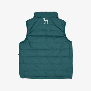 Keep your little one cozy and stylish with the Velvet Fawn reimagined Mallard Sky Green Oakley Puffer Vest, lined with the signature "Mallard Sky" print, featuring mallard ducks. The outer shell is designed in a classic mallard green tone. This vest offers a timeless and versatile look for both girls and boys. Finished with our fawn logo embroidered on the back, this vest combines functionality and charm - perfect for cooler weather adventures!