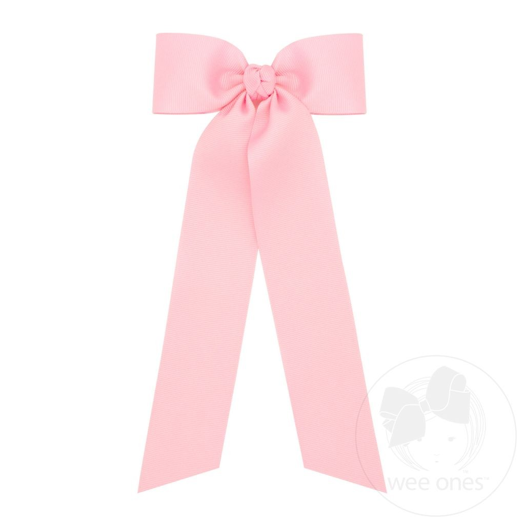 Elevate any outfit with our classic Streamer Tails Bow from Wee Ones. The perfect addition to add a touch of sophistication to your little one's wardrobe. Dress up any look with this stylish and versatile accessory. Available in Medium and King sizes.