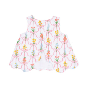 Indulge your little one in the softness of Angel Dear's Ribbon Bouquet Scallop Open Back Bloomer Set. Made from gentle muslin, this set features a darling bouquet and ribbon design with a sweet scallop back. Complete the look with the matching bloomers!