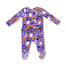 Load image into Gallery viewer, Dress your little one in spooky style with the Costumed Ghosts Purple 2-Way Zipper Ruffle Back Footie from Angel Dear. Made from soft bamboo fabric, this cozy footie features a playful ghost print that glows in the dark, adding magical fun to nighttime. The convenient two-way zipper makes dressing and diaper changes effortless, while the ruffle back adds a cute, whimsical touch. Perfect for Halloween or any chilly evening, this footie keeps comfort and festive spirit glowing all night long.
