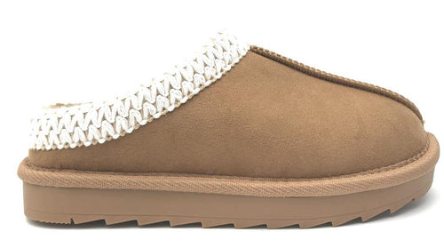 Girls Downee Suede Slip On Slipper from MIA GIrls Shoes. Features a suede slip on slipper with embroidered detail. Small platform sole. 