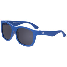 Load image into Gallery viewer, Elevate your mini’s everyday style with a pair of our classically cool Original Navigators! Ultra-stylish, well-made, and sun-safe for endless outdoor fun, these shades are perfect for your little adventurer or baby on the go. Each pair now comes with a microfiber storage bag that doubles as a cleaning cloth to keep your little one’s shades safe and clean.
