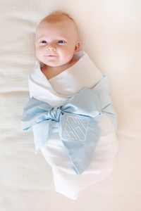 Nothing is more important than making a positive first impression. That is why our Bow Swaddle® is the perfect gift for any new arrival. All babies should be wrapped up - like the gift they truly are.
Our Bow Swaddle® fits babies up to 10 weeks.
