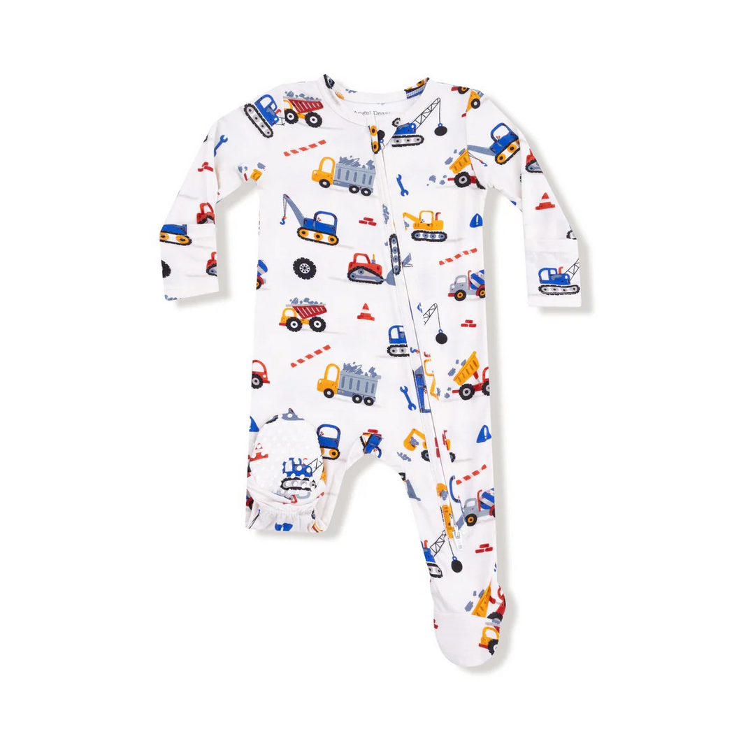 The Crayon Construction 2 Way Zipper Footie from Angel Dear offers cozy comfort with its soft, stretchy bamboo fabric—perfect for your baby’s delicate skin. Featuring a playful, vibrant construction vehicle print, it adds fun to every moment. The convenient two-way zipper makes diaper changes quick and easy, keeping both parents and little ones happy. Dress your newborn in this stylish, practical footie designed for all-day comfort and ease.