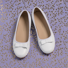 Load image into Gallery viewer, Let your little girl&#39;s imagination soar with Elephantito&#39;s Camille flat, a classic ballerina slip-on that&#39;s both wearable and whimsical. Perfect for dress-up or casual outfits, these shoes are crafted from premium leather for durability and style. The natural sheepskin lining ensures all-day comfort. Lightweight, flexible rubber soles provide durability and flexibility, while recycled leather insoles offer support. Reinforced heel and toe protect growing feet. A crisp bow detail adds a touch of whimsy, maki
